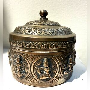 Antique Southeast Asian Sterling lidded box/betel box/powder puff box